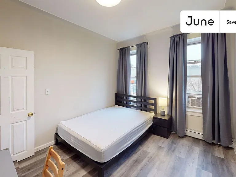 13 Charlotte St — Photo 12