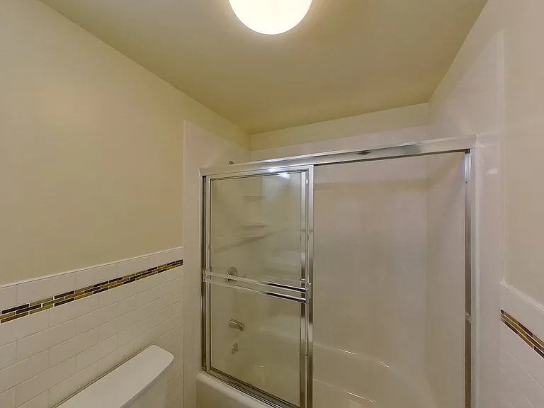 2541-2543 Piedmont Ave — Photo 19
