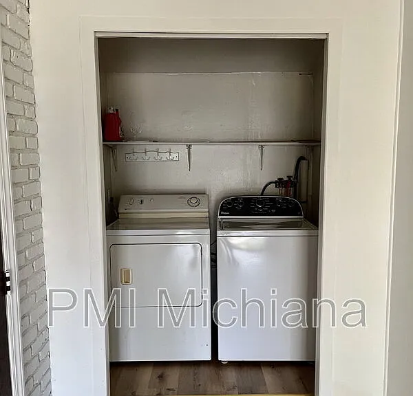 1829 S Jackson St — Photo 16