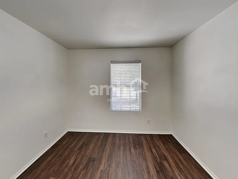 8027 Silver Grv — Photo 8