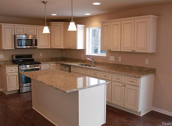 4th image of 10277 Wildrose Ct