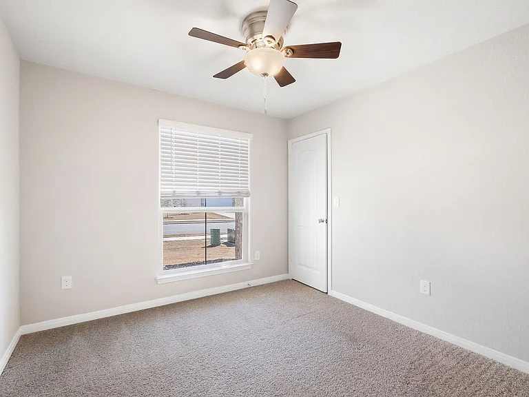 117 Cranbrook Ln — Photo 5