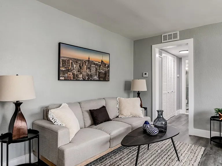 Broadway 46 Apartments — Photo 46