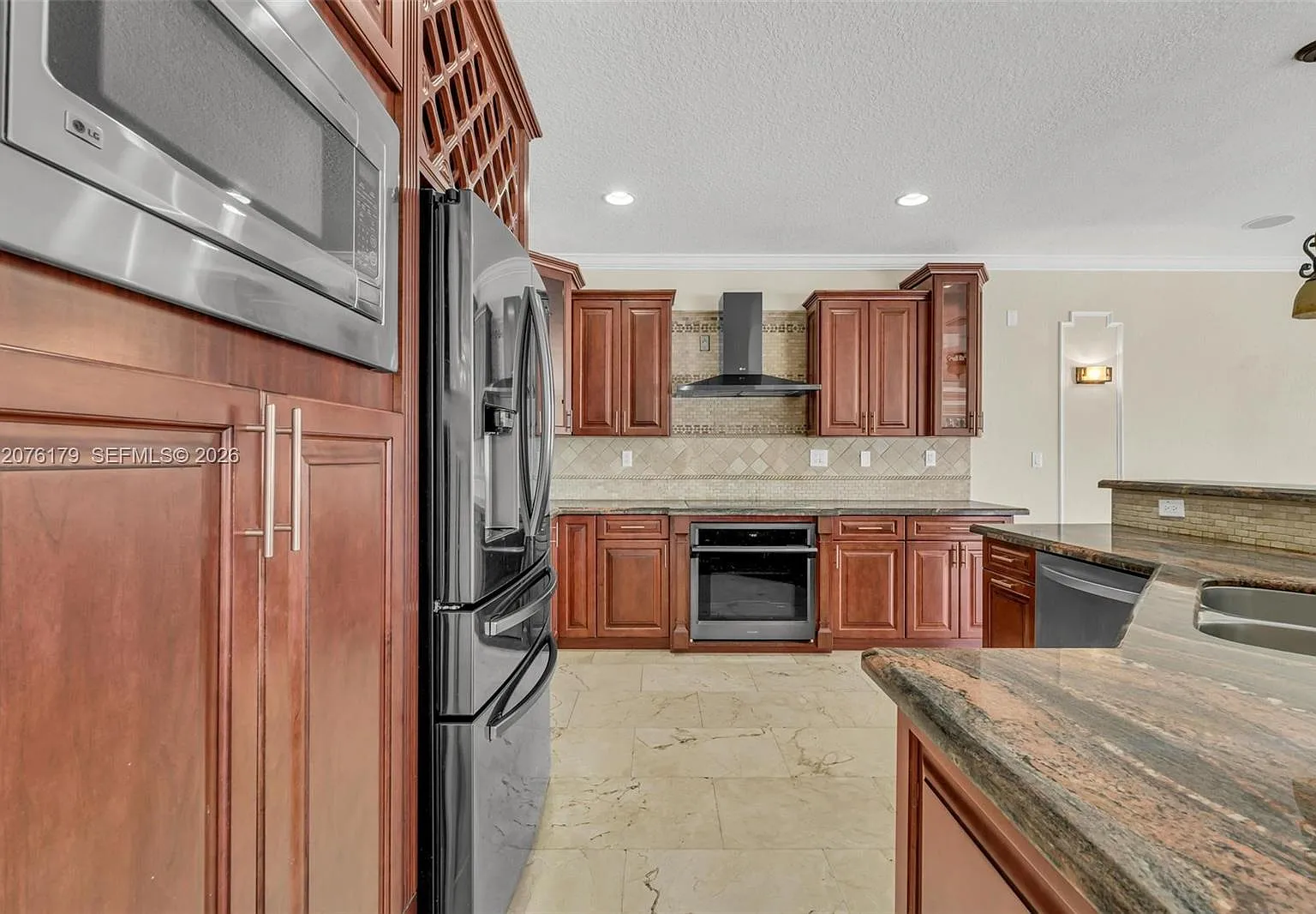 5 bed, 2916 sqft, $5,899 — Photo 4