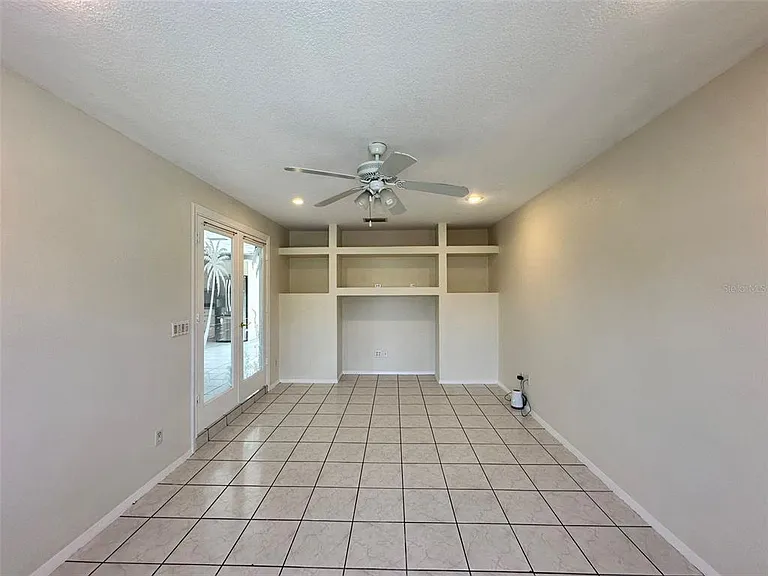 390 Kenova St — Photo 8
