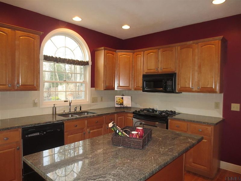 3rd image of 405 ELIZABETH Court
