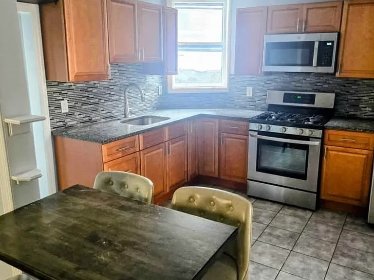 361 Fairview Ave #1R — Photo 2