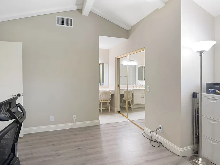 902 Creekside Dr — Photo 19