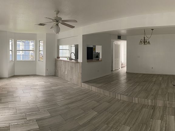 Family room/ Dining room