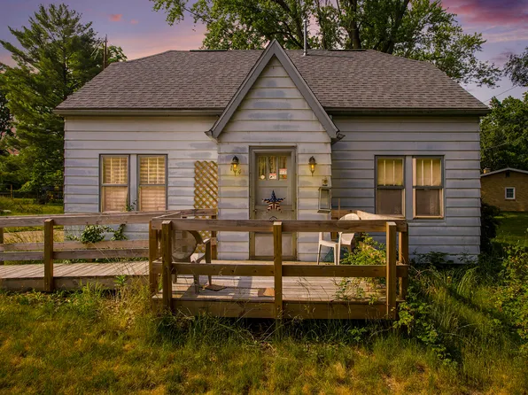194 Seneca Rd, Benton Harbor, MI 49022