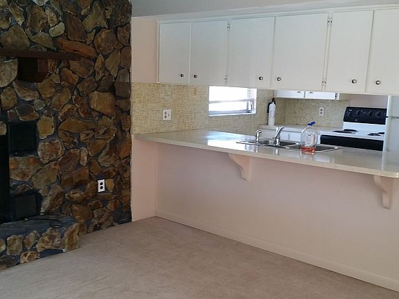 5th image of 15919 Villa Dr