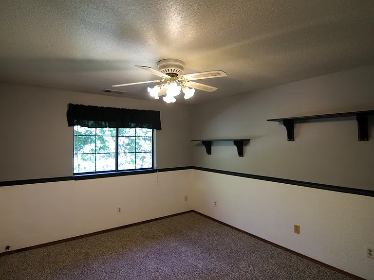 6827 Creekside St — Photo 10