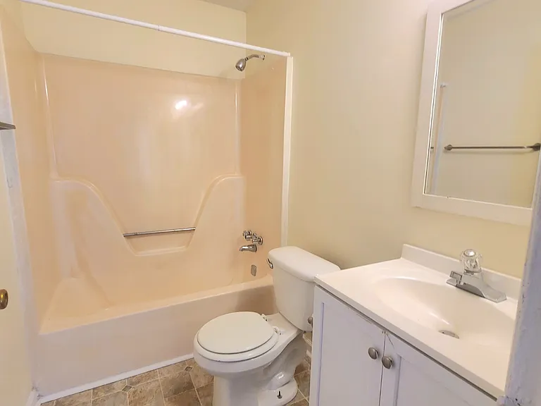 1210 Holden Dr — Photo 10