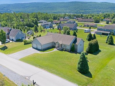 72 Willis Dr, Mill Hall, PA, 17751