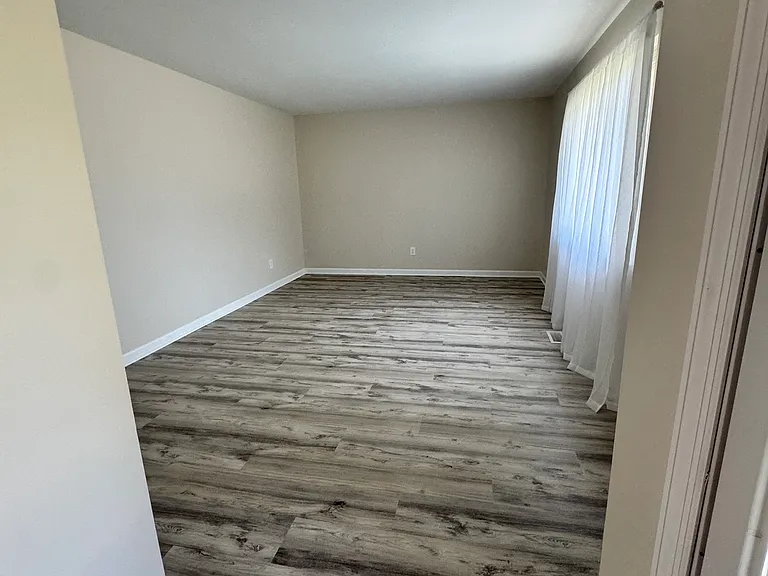2263 Millwood Rd — Photo 2