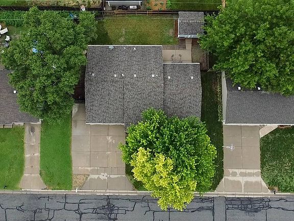3rd image of 1501 Bradshaw Dr