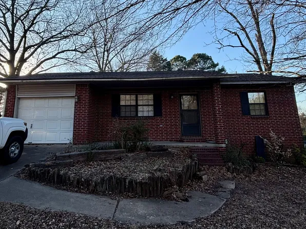2801 N Hartford Ave, Russellville, AR 72802