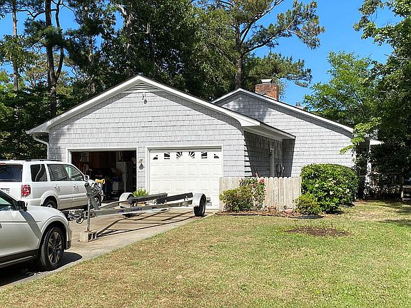 2nd image of 207 Oakleaf Dr
