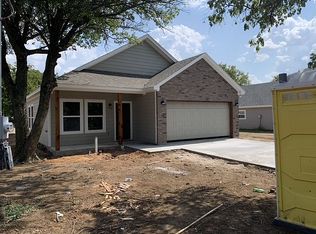 1208 E 2nd St, Cleburne, TX 76031