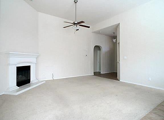 4th image of 4004 Martinsburg Dr