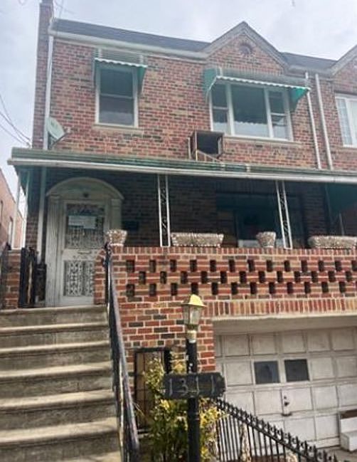 1st image of 1311 E 51st St