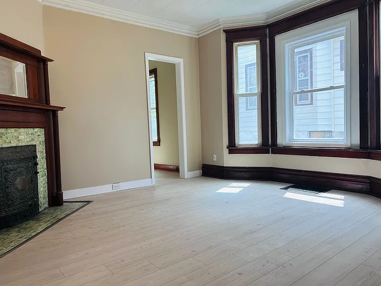 440 Winona St — Photo 7