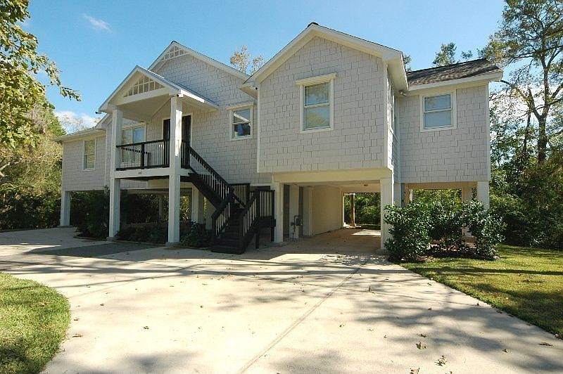 1st image of 307 W Castlewood Ave