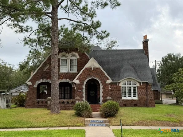 401 E Broadway St, Cuero, TX 77954
