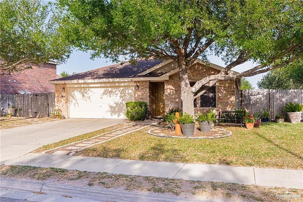 3 bed, 2.0 bath, 1848 sqft, $1,900 — Photo 1