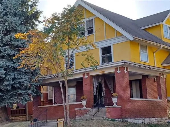 3128 Summit St, Kansas City, MO 64111