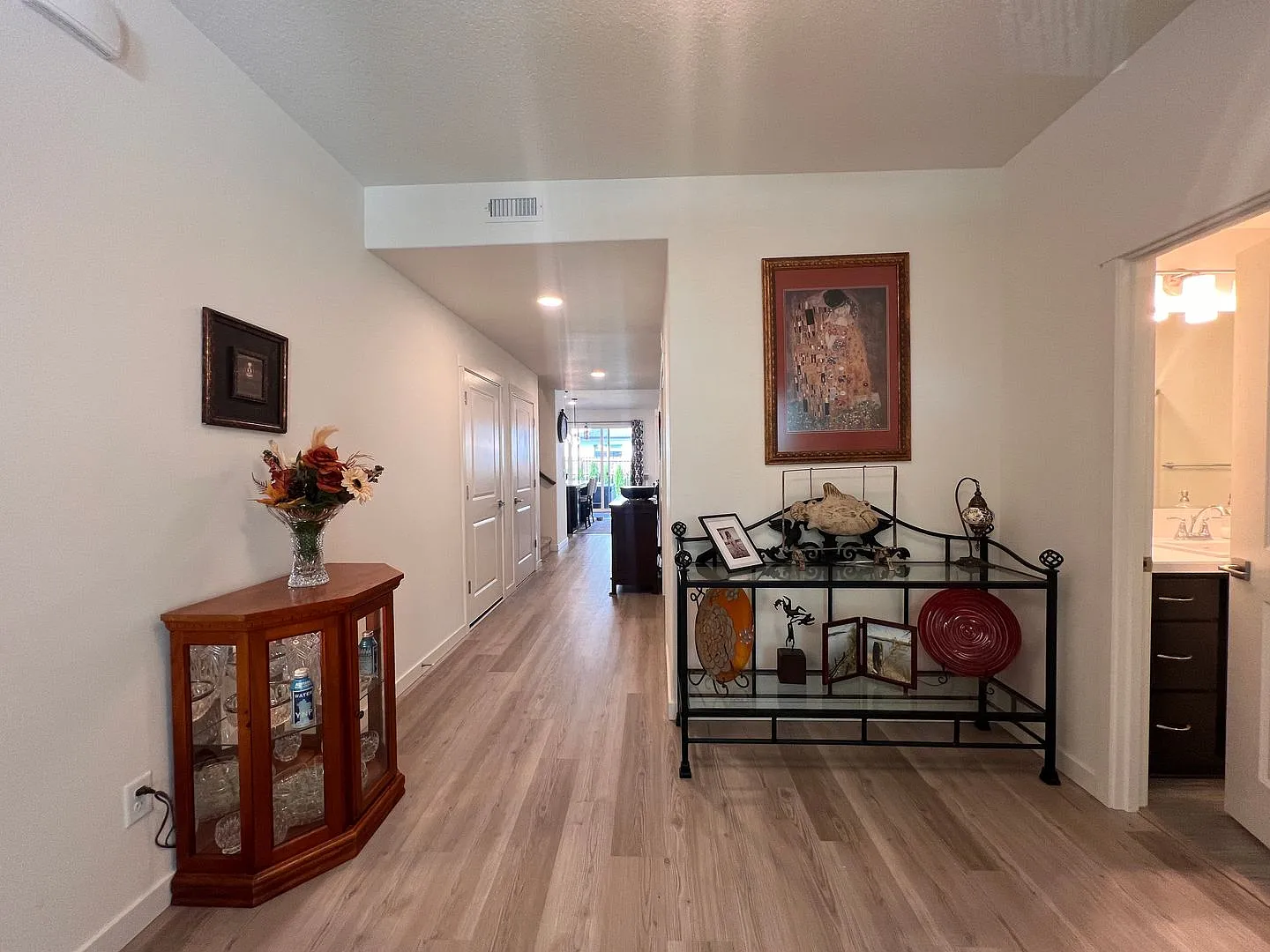 Gorgeous 5 Bedroom in Battle Ground! — Photo 4