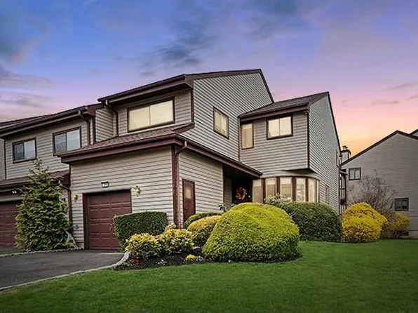 29 The Glen #29, Glen Head, NY 11545