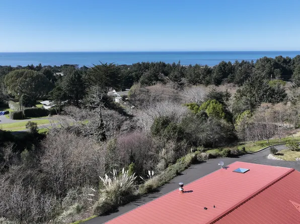 32877 Hillside Acres Rd, Gold Beach, OR 97444