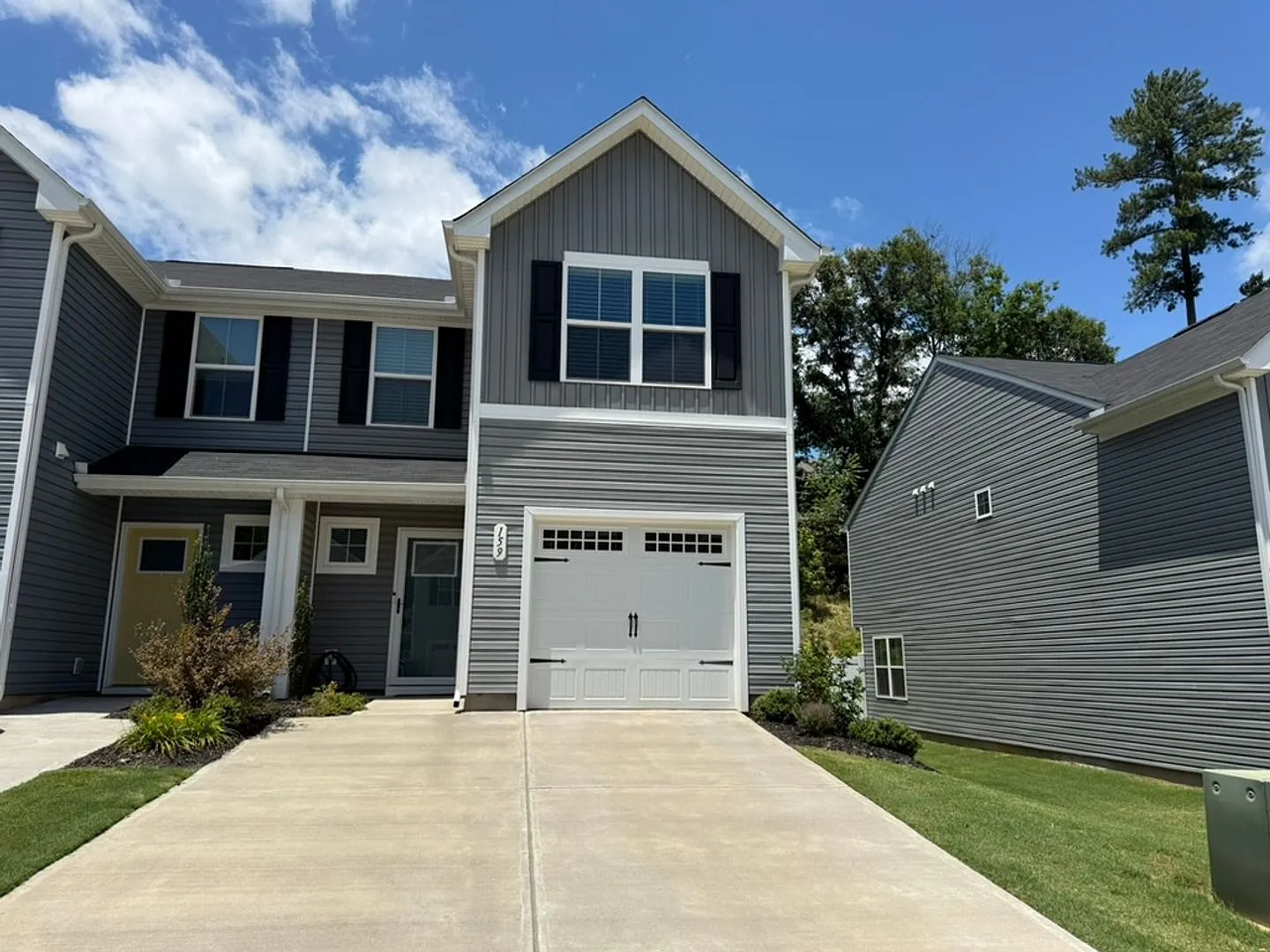 Modern 3-Bedroom Townhome in Arden Woods — Photo 1