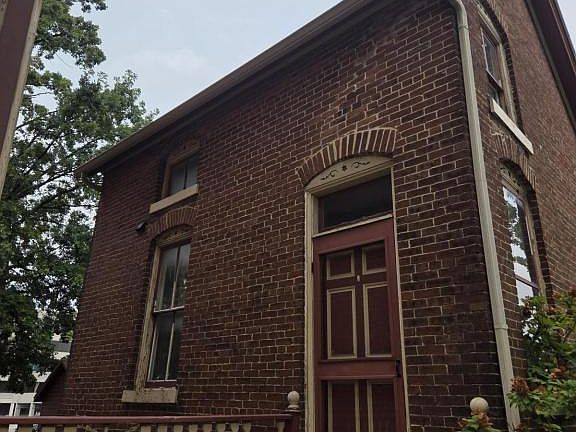 3rd image of 435 E Walnut St #Su