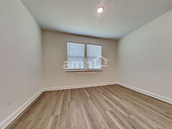 5th image of 11637 Bay Hill Cir
