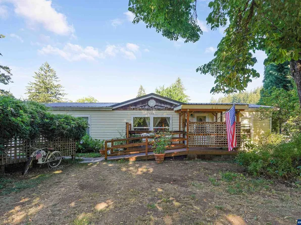 175 NE 4th Ave, Mill City, OR 97360