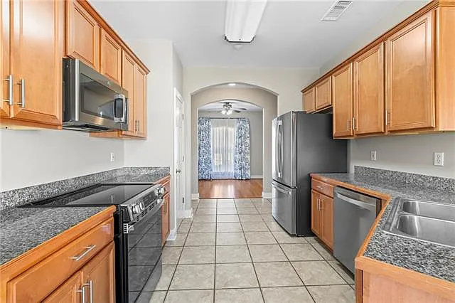 409 Gainesway Dr — Photo 10