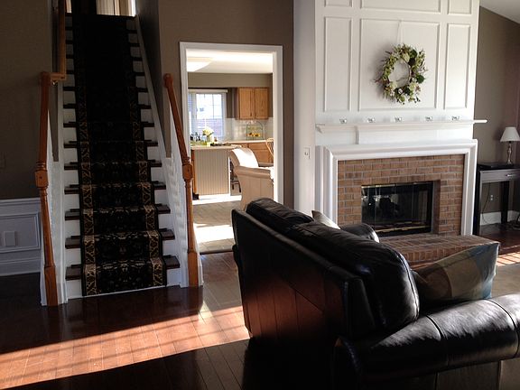 Living looking to Kitchen