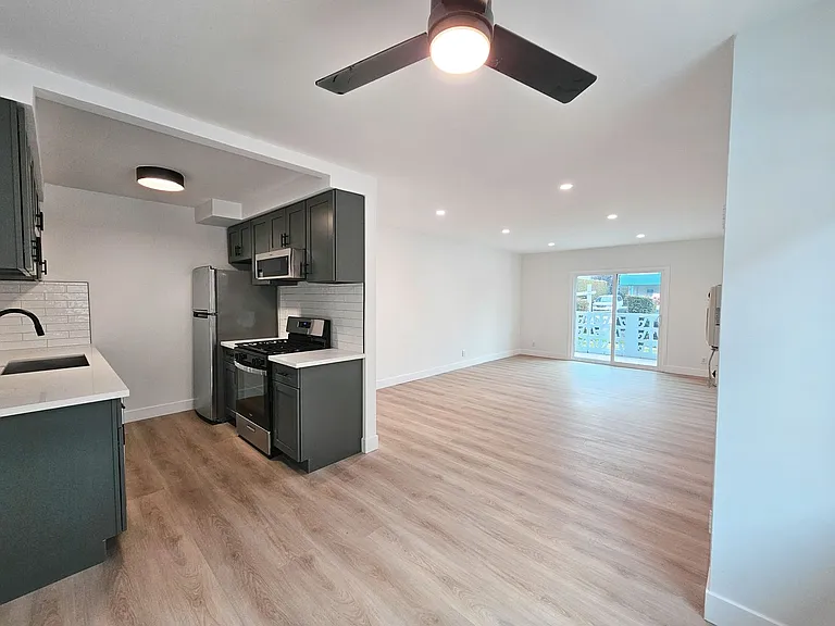1307 S Ogden Dr #1C — Photo 2