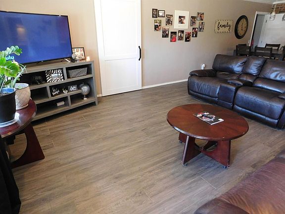 2nd image of 810 W Avenue K