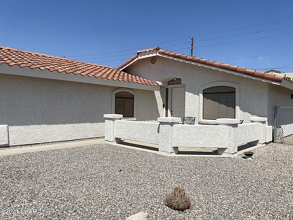3rd image of 3300 Desert Sage Dr