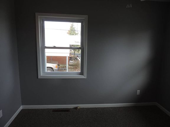 3rd image of 300 Bonham Ave