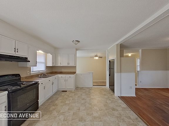 2nd image of 6047 Lexington Dr
