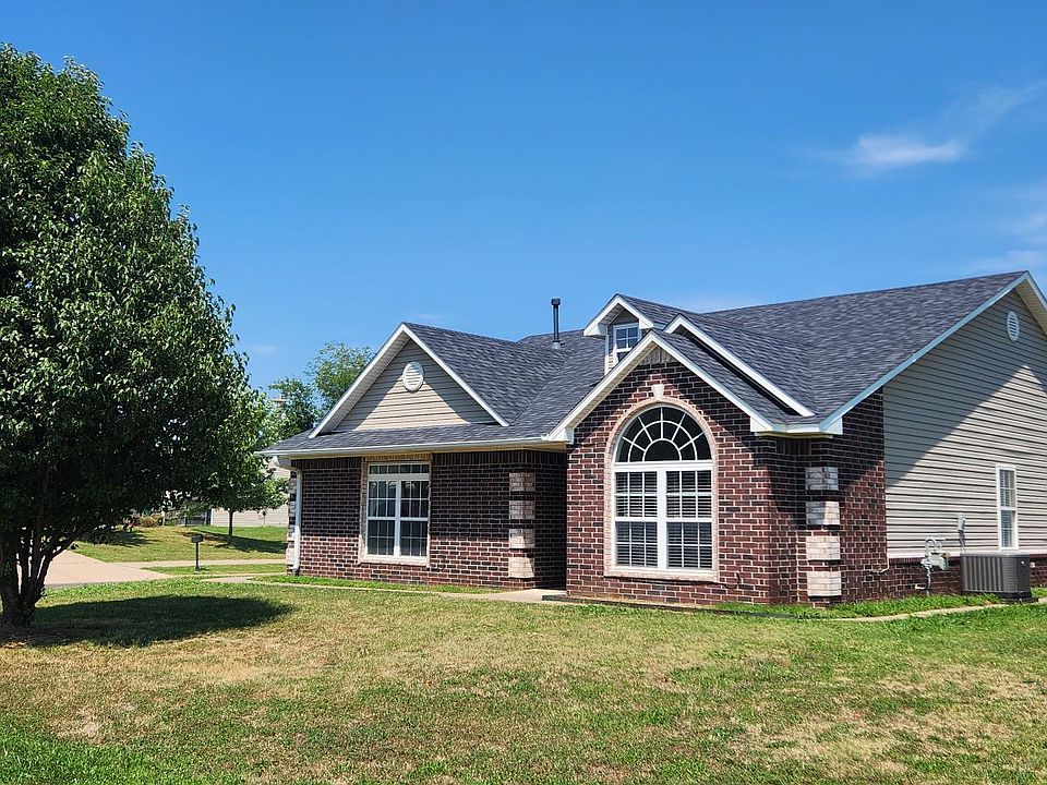 1st image of 2110 Greenbrier Cir