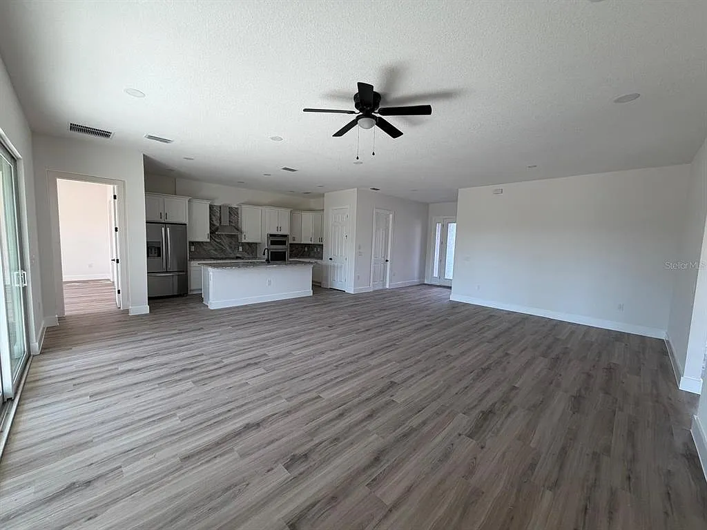 3 bed, 2.5 bath, 1972 sqft, $2,490 — Photo 3