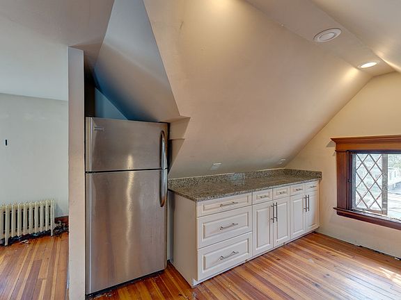 5th image of 553 Whitney Ave #5