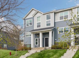 3141 Clover Ridge Dr, Chaska, MN 55318