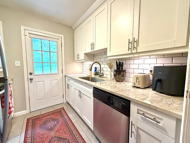 420 Mead St SE #B — Photo 3