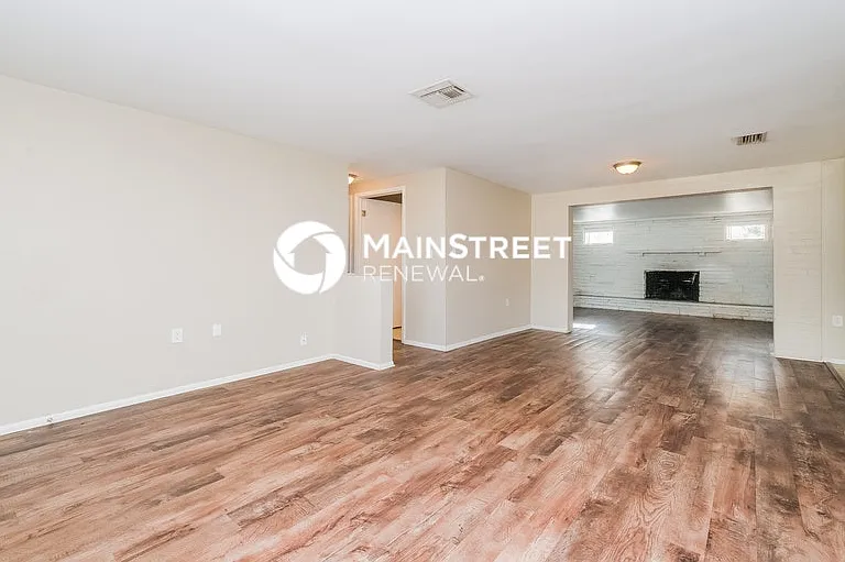 1050 Normandy Blvd — Photo 4